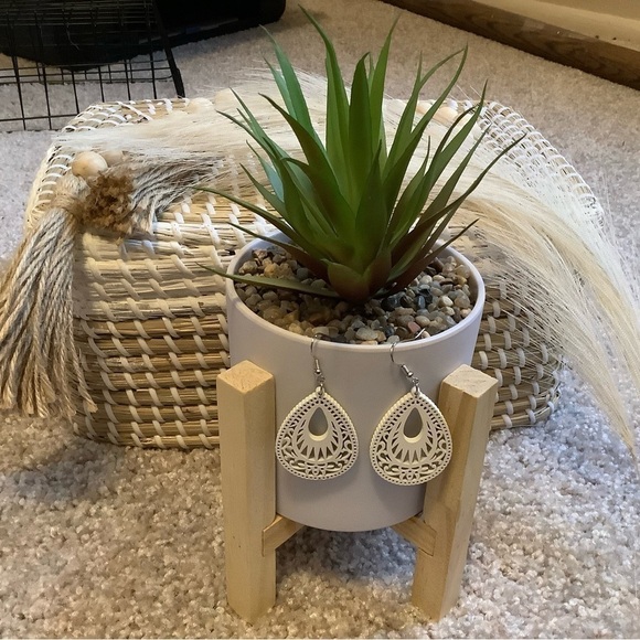 Jewelry - 🏝️NEW🏝️Dangle Earrings / Retro Wood Hollow Earrings